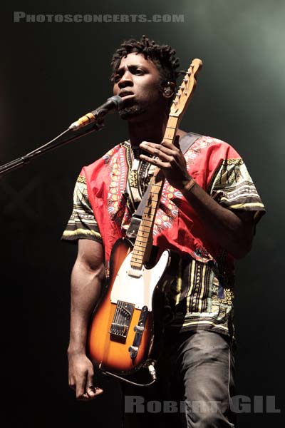 BLOC PARTY - 2009-08-28 - SAINT CLOUD - Domaine National - Scene de la Cascade - Rowland Kelechukwu Okereke